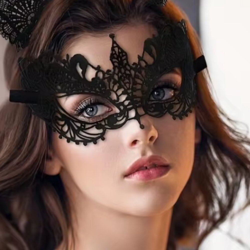 7/$25 Black lace masquerade mask BNIP Halloween